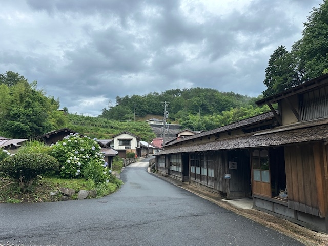 菅谷たたら山内の街並み